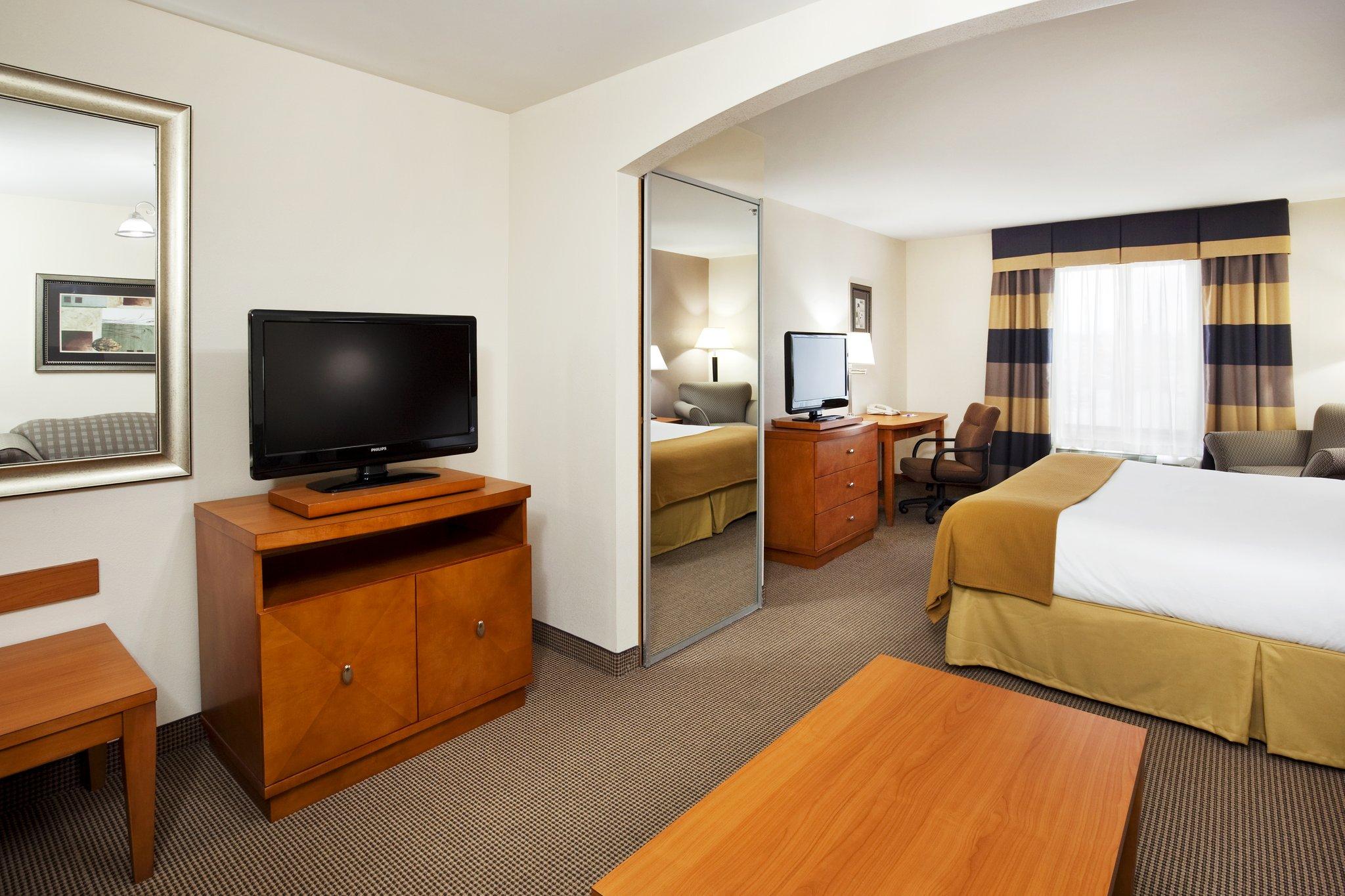 Holiday Inn Express Forest City By Ihg Bilik gambar