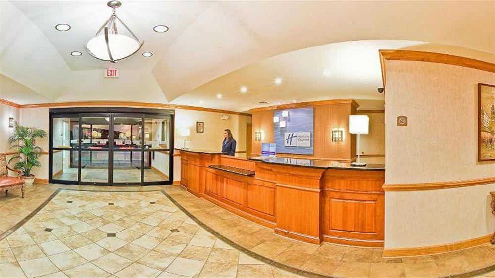 Holiday Inn Express Forest City By Ihg Luaran gambar